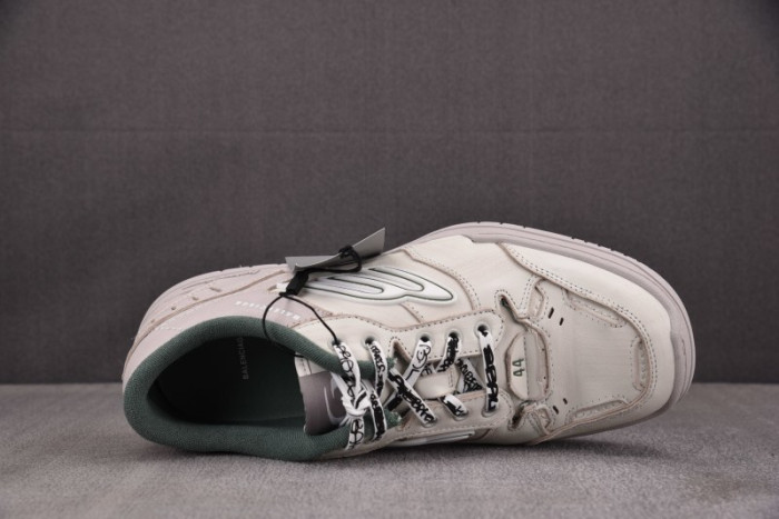 Ba*len*cia*ga Hamptons Worn-Out