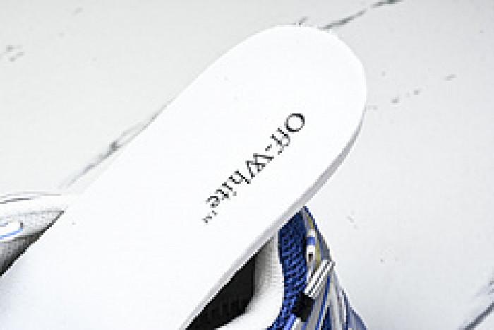 Off-White c/o Virgil Abloh