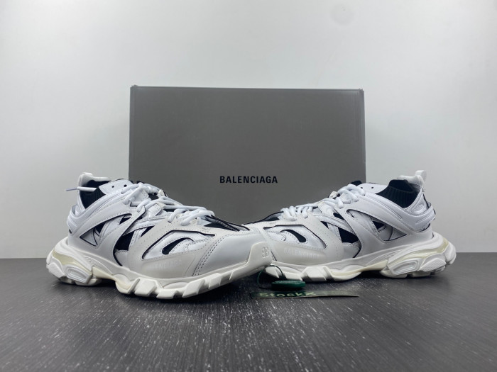 Ba*len*cia*ga track w3skc 9010