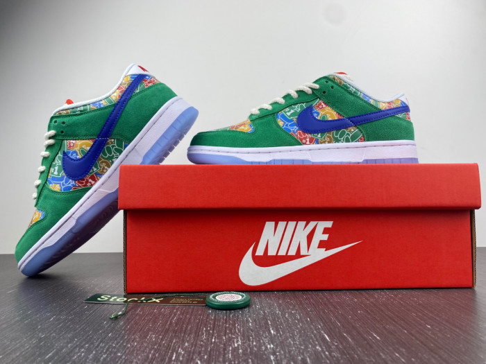 nike dunk low foam finger dz5184-300