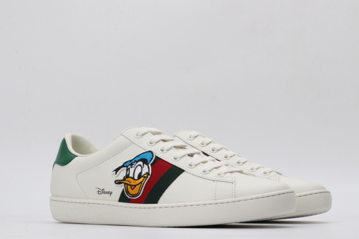 g*u*i ace embroidered low-top sneaker e2328