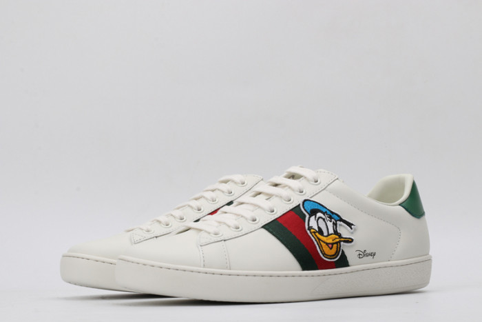 g*u*i ace embroidered low-top sneaker e2328