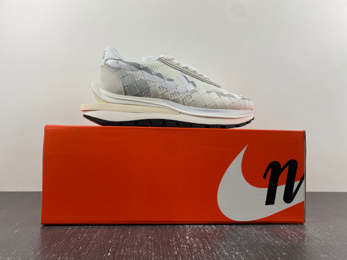 sacai x nike waffle woven white gusto dr5209-100
