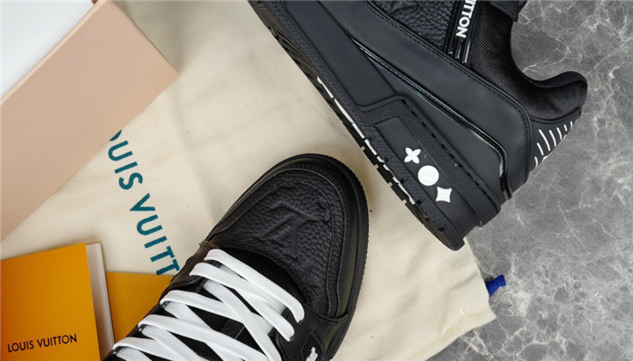 l0vt sneakers