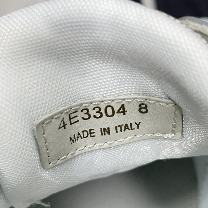 pra*a sneaker p077