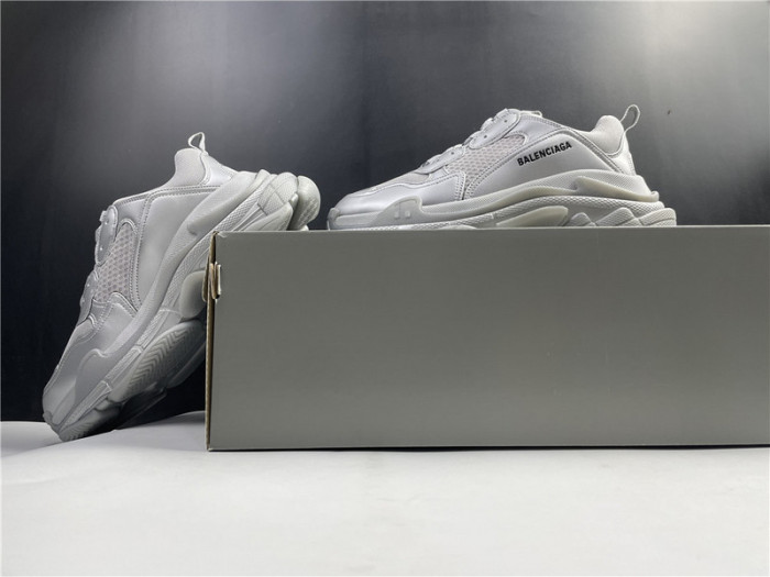 Ba*len*cia*ga triple s sneaker w2fs2 8100