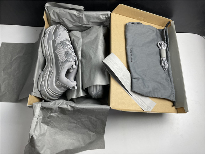 Ba*len*cia*ga triple s sneaker w2fs2 8100