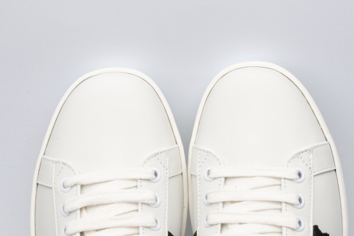 g*u*i ace embroidered low-top sneaker e2303