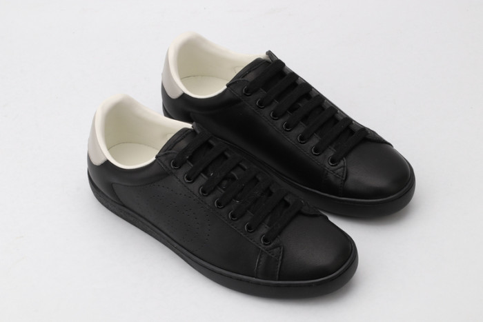 g*u*i ace embroidered low-top sneaker e2331