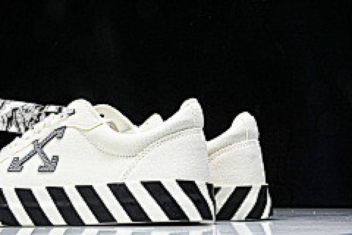 Off-White c/o Virgil Abloh