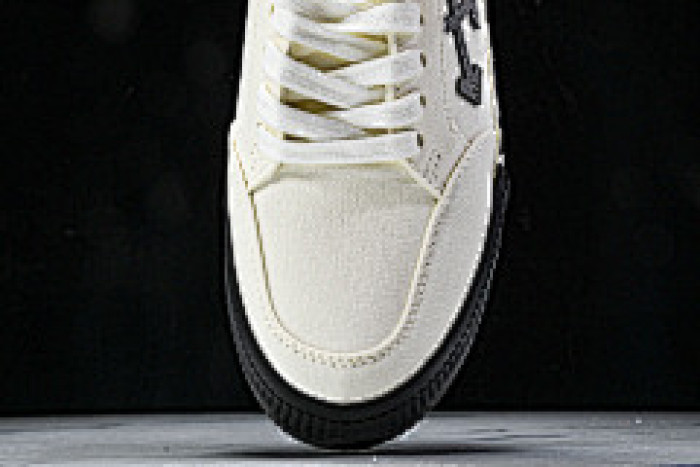 Off-White c/o Virgil Abloh