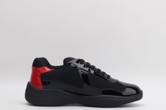pra*a sneaker p007