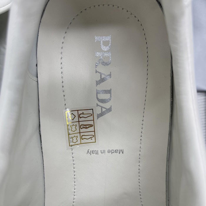 pra*a sneaker p037