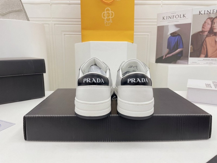 pra*a sneaker p017