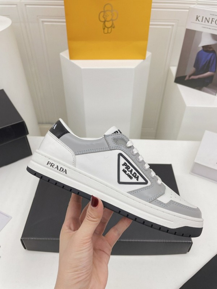 pra*a sneaker p017