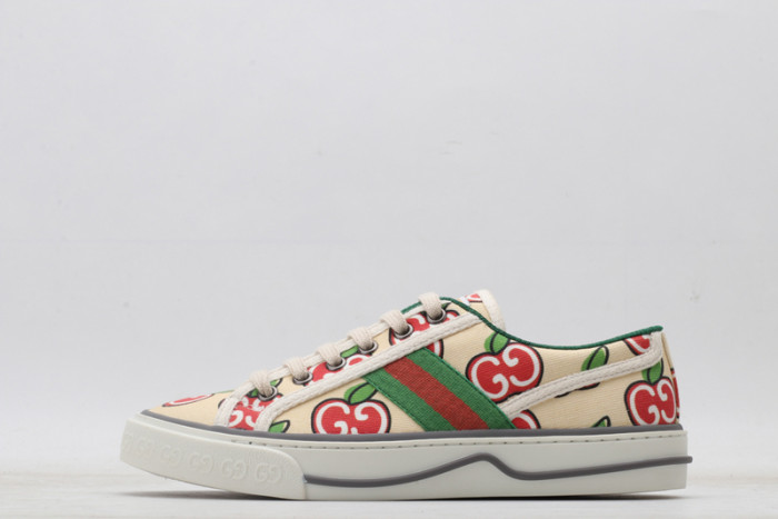 g*u*i ace embroidered low-top sneaker e2310