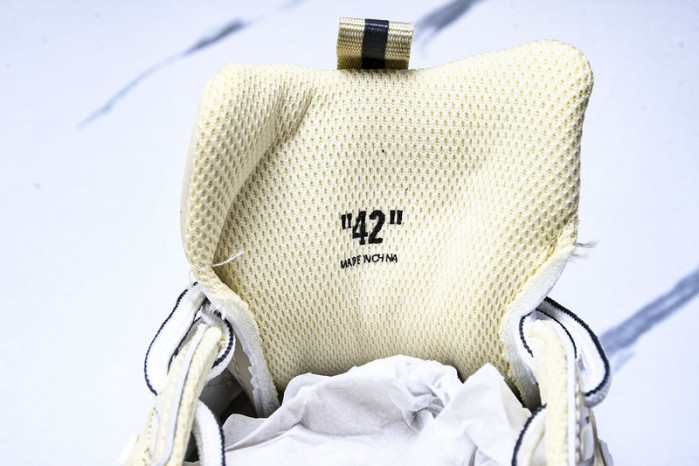 Off-White c/o Virgil Abloh