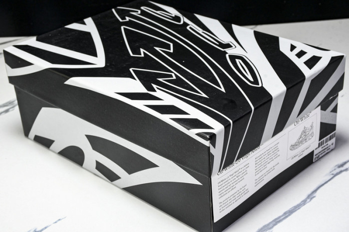 Off-White c/o Virgil Abloh