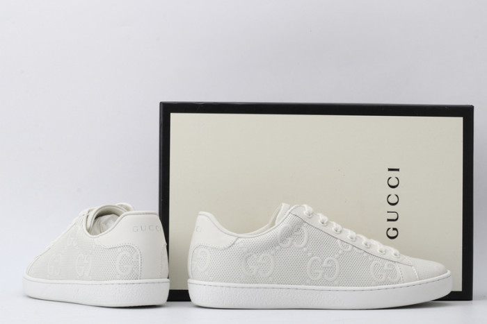 g*u*i ace embroidered low-top sneaker e2332