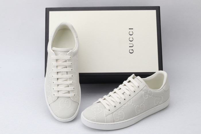 g*u*i ace embroidered low-top sneaker e2332