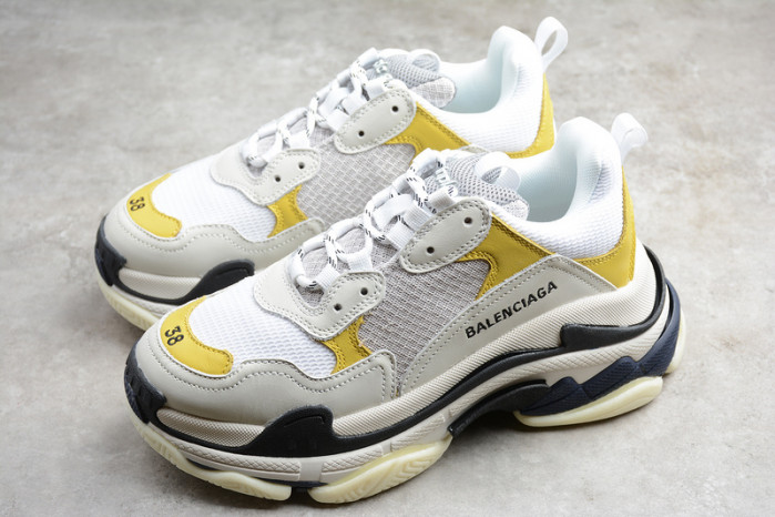 Ba*len*cia*ga triple s w09o5 9025