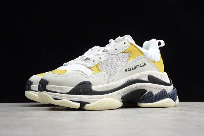 Ba*len*cia*ga triple s w09o5 9025