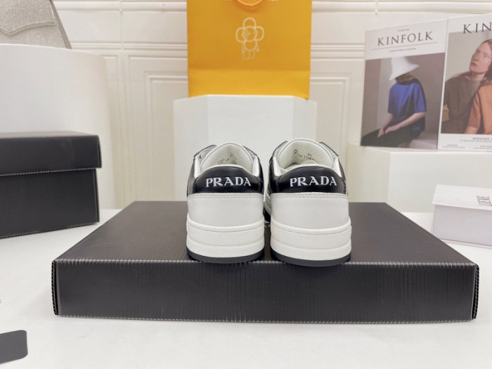 pra*a sneaker p015