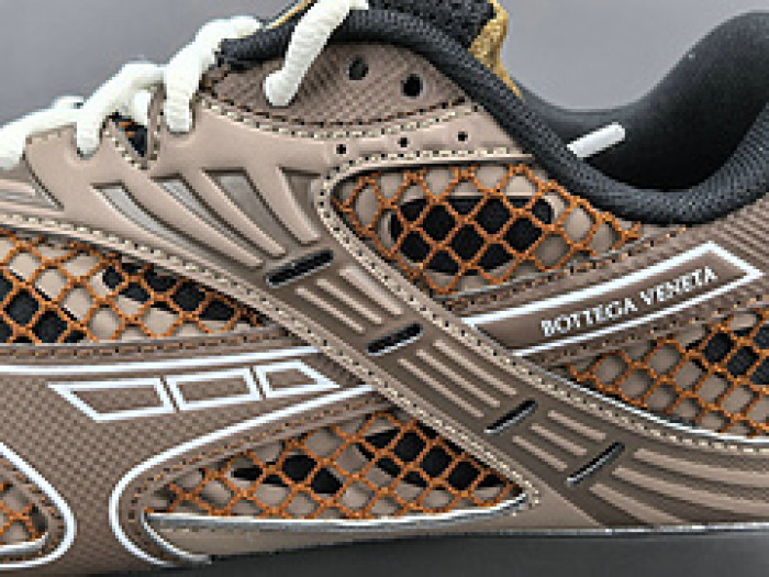 Bo*te*ga Ve*ne*ta BV052