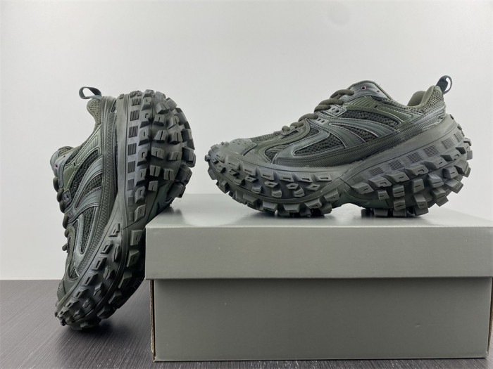 Ba*len*cia*ga defender trainers w2rd2 7200