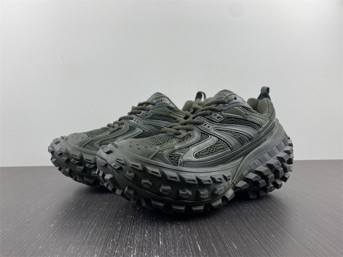 Ba*len*cia*ga defender trainers w2rd2 7200