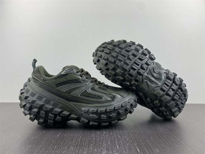 Ba*len*cia*ga defender trainers w2rd2 7200